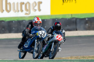 Manfred Strohe im Rennen bei den 48. Hockenheim Classics auf seinem 50cm³ Uli Stein REnnmotorrad mit der Nr. 26.