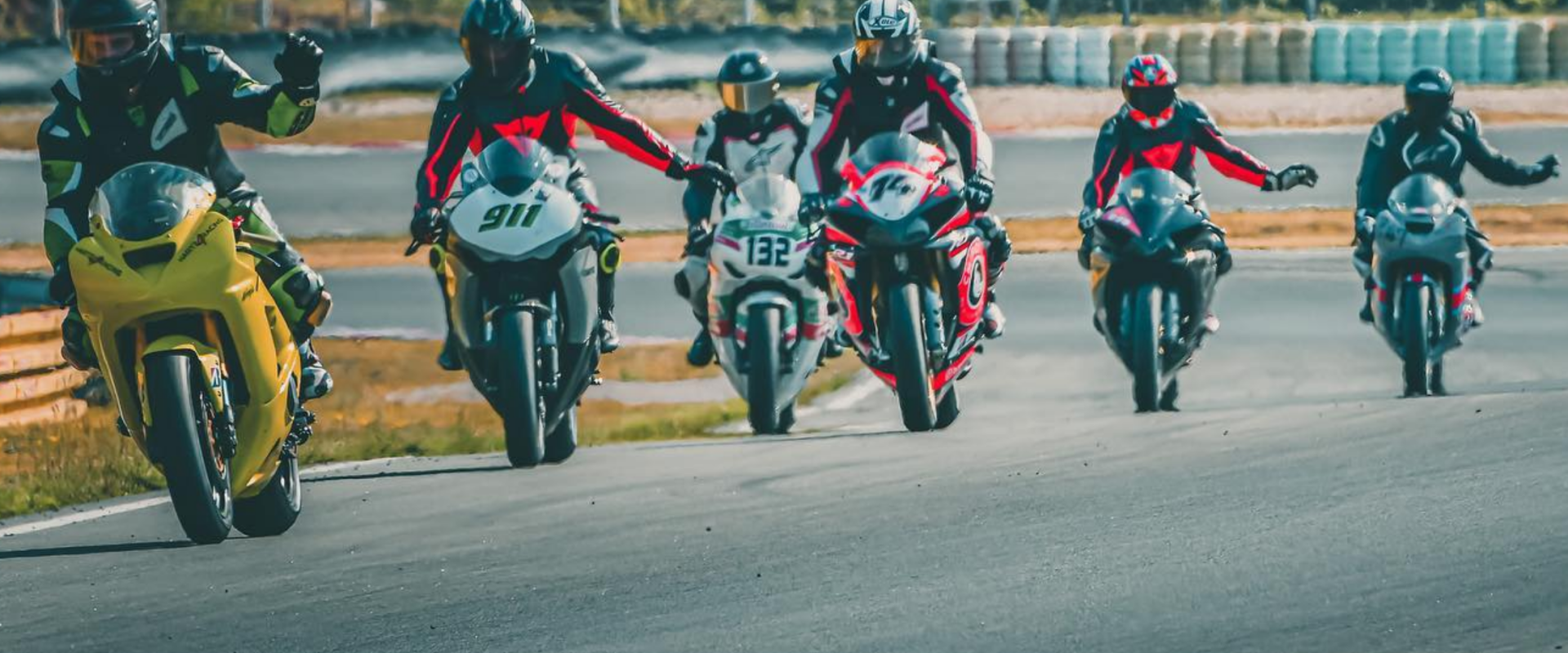 Motorradfahrer auf dem Racetrack - harmonisches Fahrverhalten, gemessen mit der IMU kurvX